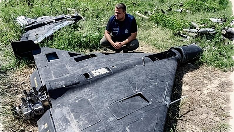 Drone Geran-2 russo derrubado próximo a Járkov, na Ucrânia, em 30 de julho (Foto: Reprodução)