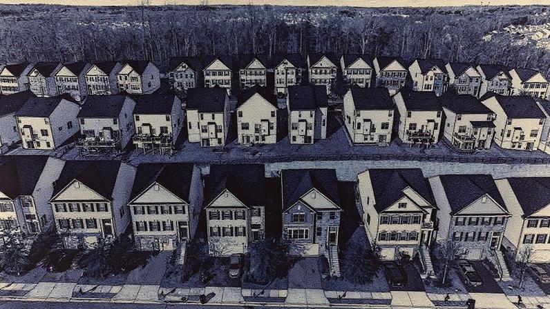 Imagem aérea de casas unifamiliares em Woodbridge, Virgínia, EUA (Foto: Reprodução)