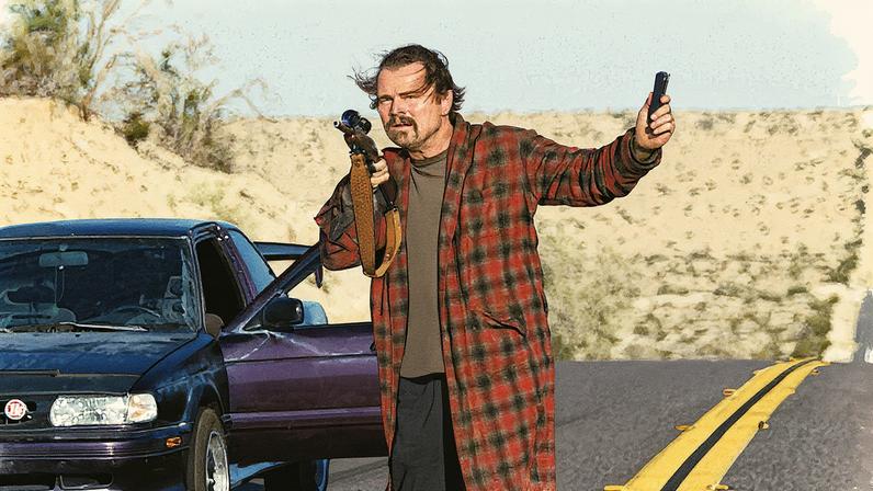 Leonardo DiCaprio em cena do filme 'Uma Batalha Atrás da Outra' (Foto: Reprodução)