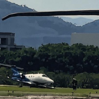 Aeronave sai da pista durante pouso em Jacarepaguá, mas ninguém se feriu