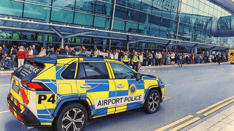 Longas filas se formam para reentrada no terminal (Foto: Reprodução)