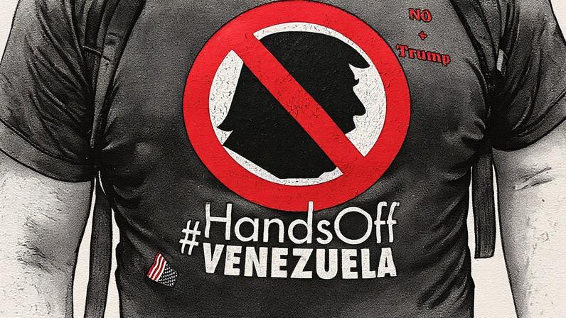 Camiseta com a imagem do presidente dos EUA, Donald Trump, e a frase 'Mãos fora da Venezuela', vista durante protesto de apoiadores de Nicolás Maduro em Caracas (Foto: Reprodução)