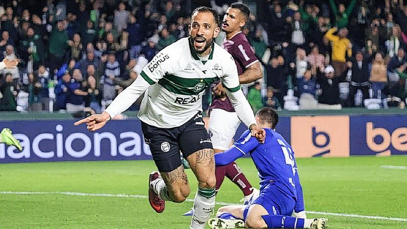 Coritiba vence a Ferroviária no estádio Couto Pereira pela Série B (Foto: Reprodução)