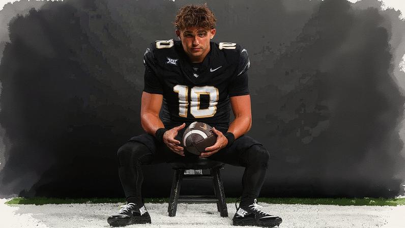 Davi Belfort, quarterback brasileiro, em ação durante um jogo pelo UCF Knights (Foto: Reprodução)