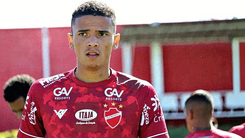 Marcos Vinicius Alves Barreira, conhecido como Romário, durante sua passagem pelo Vila Nova (Foto: Reprodução)