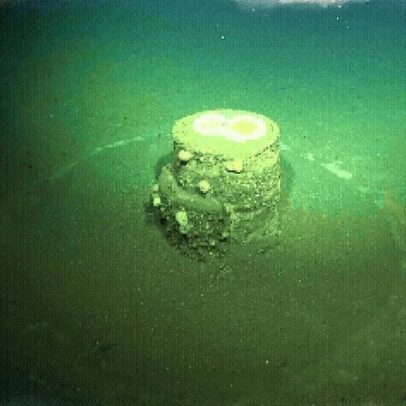 Estudo revela segredos tóxicos de barris submersos no mar de Los Angeles