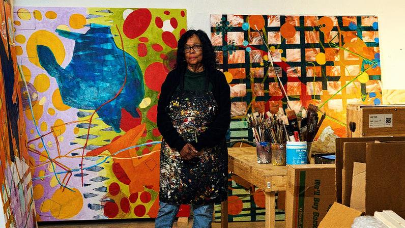 Cynthia Hawkins em seu estúdio em Poughkeepsie, Nova York, 2025 (Foto: Reprodução)