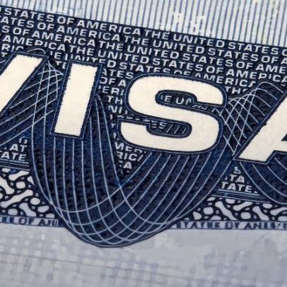 Taxa de emissão de vistos americanos de US$ 250 é suspensa temporariamente