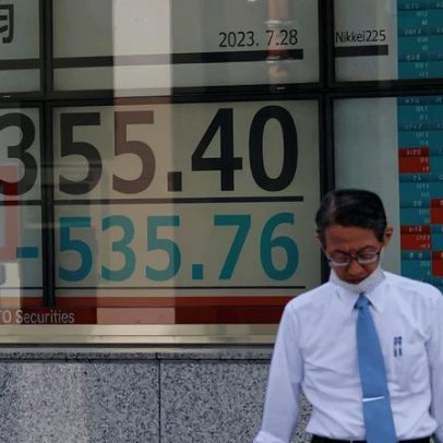 Bolsa argentina registra queda de 50% em dólares e enfrenta pior ano desde 2008