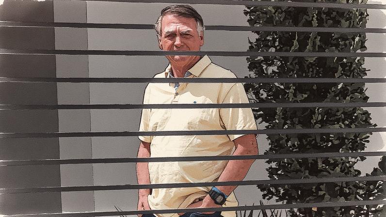 Ex-presidente Jair Bolsonaro em prisão domiciliar na garagem de sua casa durante o segundo dia do julgamento dos atos golpistas de 08 de janeiro (Foto: Reprodução)