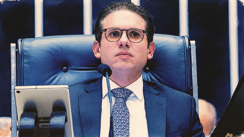 Presidente da Câmara, Hugo Motta, durante votação da urgência para projeto que revoga o aumento do IOF (Foto: Reprodução)