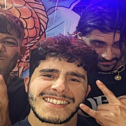Louis Tomlinson e Zayn Malik se reencontram e posam juntos após quase uma década