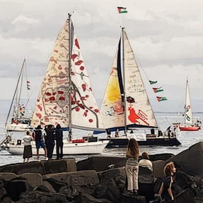 Frota de ajuda humanitária retoma viagem para Gaza após atrasos em Creta