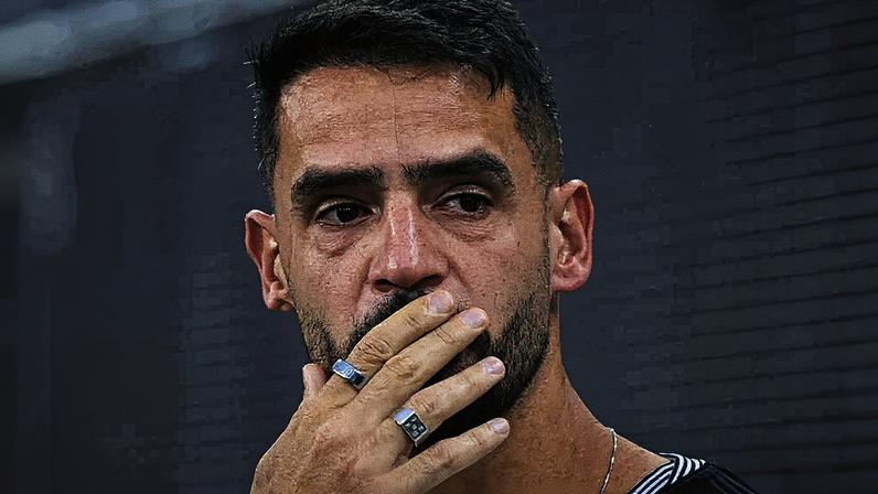 Renato Augusto recebeu homenagem antes de duelo com o Flamengo (Foto: José Idalgo/Ag.Corinthians)