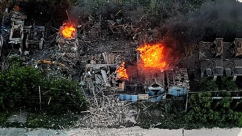Casas destruidas e incendiadas por un ataque ruso, el 30 de agosto en Pokrovsk. Global Images Ukraine (Global Images Ukraine via Getty Images)