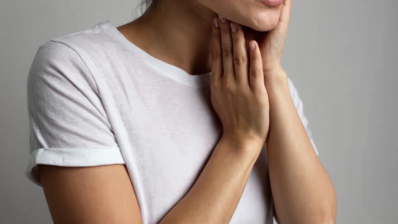 A dor de um ataque cardíaco pode irradiar para outras partes do corpo, como a mandíbula