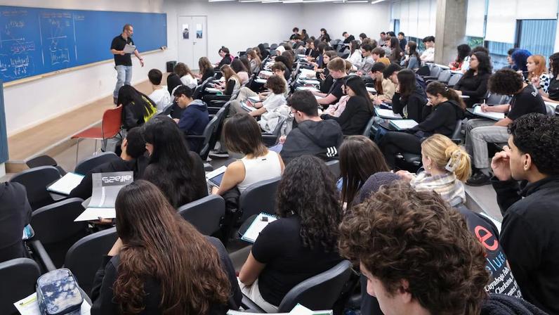 Maria Clara Freitas, aprovada em Arquitetura na USP, Unicamp e UFMG, revela sua estratégia. Crédito: Maria Clara Freitas