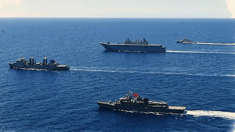 Barcos militares turcos durante las maniobras este martes, en una imagen de Ministerio de Defensa de Turquía.