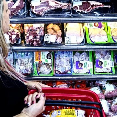 Confiança do consumidor no Brasil atinge pico desde dezembro