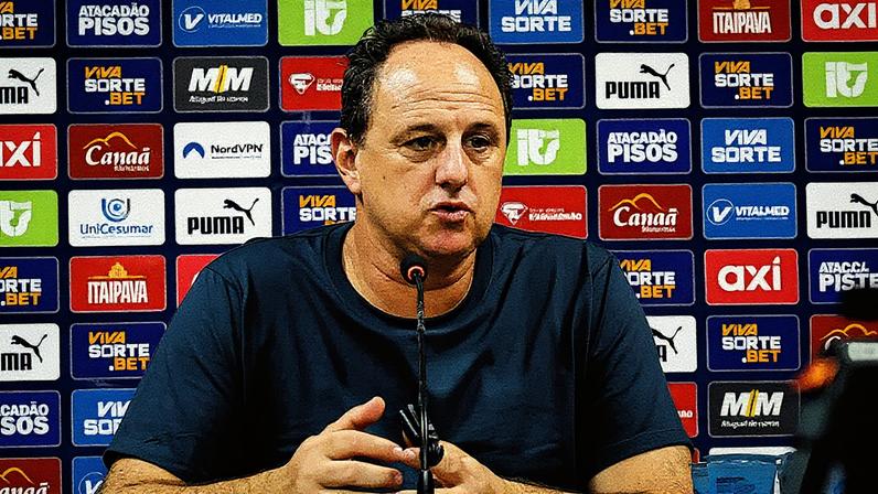 Rogério Ceni em entrevista coletiva (Foto: Rafael Rodrigues / EC Bahia)