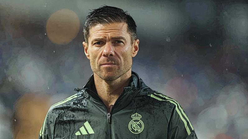 Xabi Alonso durante jogo do Real Madrid em 2025 (Foto: Charly Triballeau/AFP)