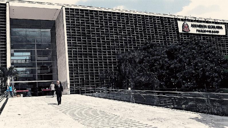Deputados da Frente da Cannabis participam de audiência pública na Alesp sobre financiamento e moção à Anvisa (Foto: Reprodução)