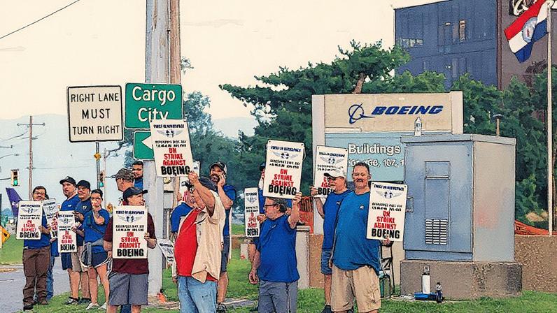 Trabalhadores fazem piquete em frente à instalação da Boeing Defense, Space & Security em Berkeley, Missouri, EUA (Foto: Reprodução)