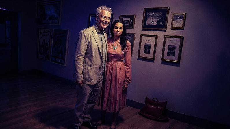 David Byrne e Mala Gaonkar em evento no Museu do Brooklyn, em Nova York (Foto: Reprodução)