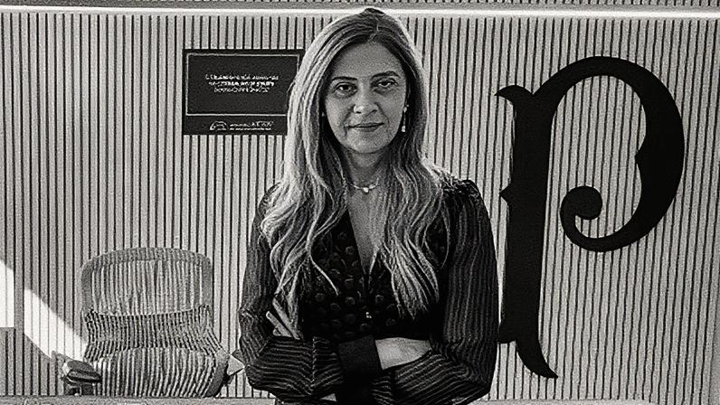 Leila Pereira, presidente do Palmeiras, posando para a foto (Foto: Reprodução)