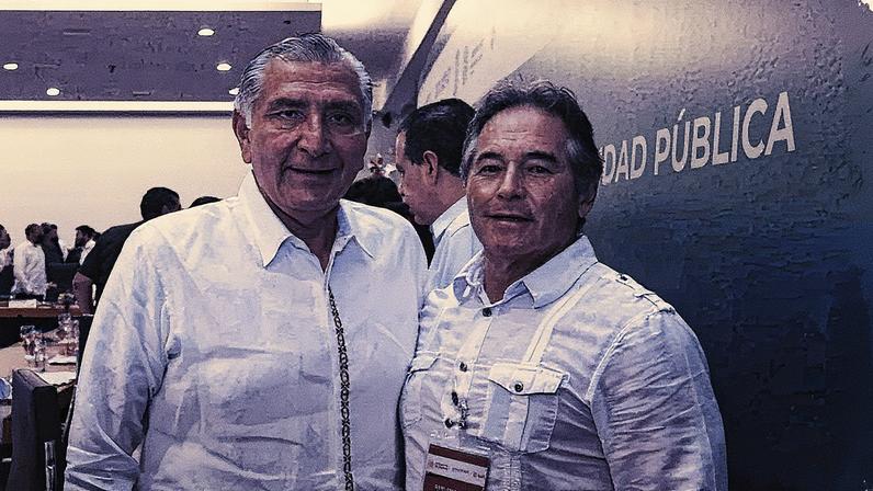 Adán Augusto López e Hernán Bermúdez Requena durante a XXVI Assembleia de Secretários de Segurança Pública em Acapulco, agosto de 2022 (Foto: Reprodução)