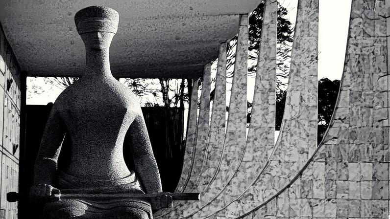 Estátua da Justiça em frente à sede do Supremo Tribunal Federal em Brasília (DF) (Foto: Reprodução)