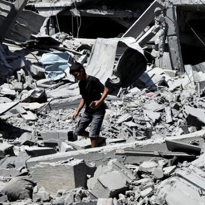 Israel pede que moradores de Gaza se desloquem para área humanitária em colapso