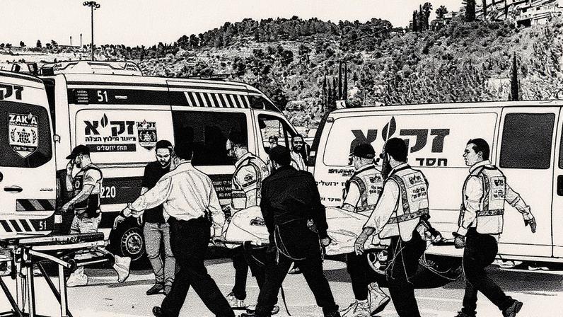 Serviços de emergência retiram corpo de vítima do local do atentado em Jerusalém Oriental (Foto: Reprodução)