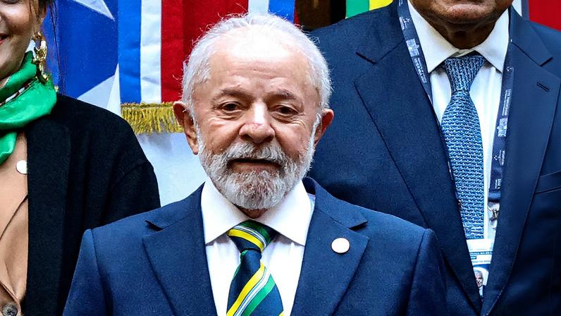 Presidente do Brasil, Luiz Inácio Lula da Silva, posa para foto em família durante a Cúpula dos Presidentes do MERCOSUL em Buenos Aires, Argentina (Foto: Reprodução)