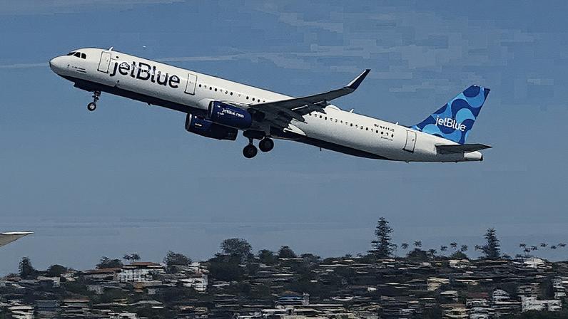 Avião Airbus A321-231 da JetBlue Airways decola do Aeroporto Internacional de San Diego com destino a Nova York (Foto: Reprodução)