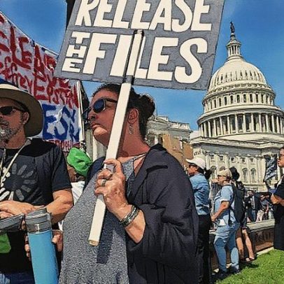Congresso divulga carta e desenho polêmico de Trump para Jeffrey Epstein