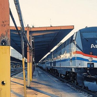 Trem retoma operações na Costa do Golfo dos EUA após 20 anos de interrupção
