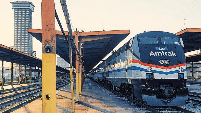 Trem da Amtrak em serviço especial de Mardi Gras entre Nova Orleans e Mobile, passando pela Costa do Golfo (Foto: Reprodução)