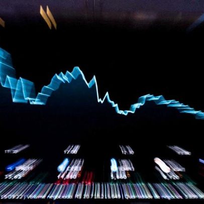 Bolsa bate novo recorde histórico e dólar se mantém estável a R$ 5,32