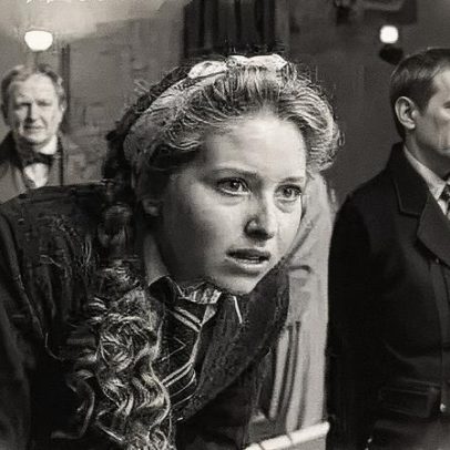 Atriz de 'Harry Potter' celebra seis meses no OnlyFans sem nudez