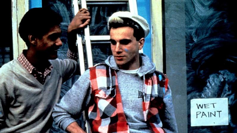 Daniel Day-Lewis e Gordon Warnecke em cena do filme 'My Beautiful Laundrette' (1985) (Foto: Reprodução)