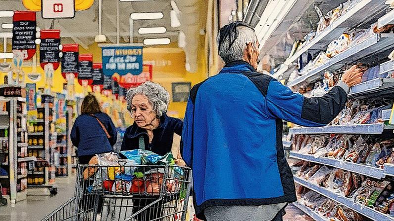 Clientes compram produtos em um supermercado H-E-B em Austin, Texas (Foto: Reprodução)