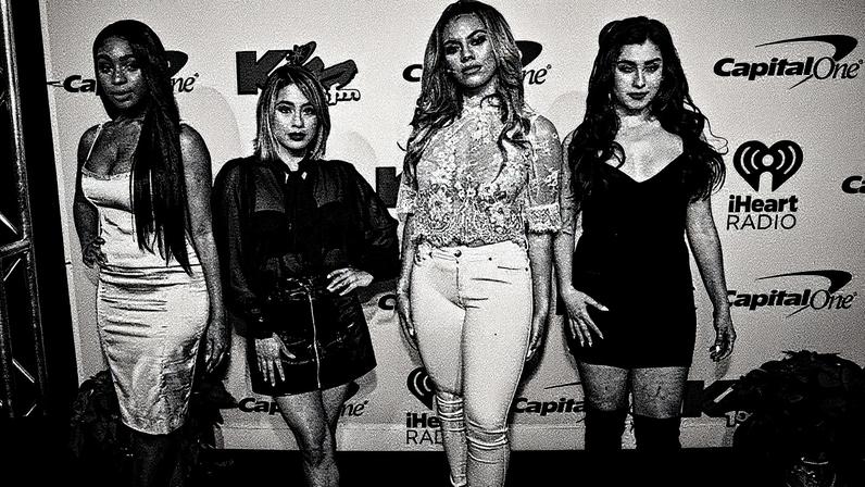 Fifth Harmony se reuniu no palco pela primeira vez em sete anos durante o show dos Jonas Brothers em Dallas, no dia 31 de agosto (Foto: Reprodução)