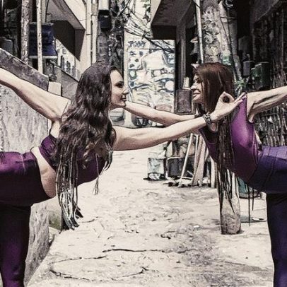 Projeto de ioga forma professores para aulas gratuitas em favelas da Zona Norte