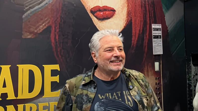 Roberto de Carvalho no barracão da Mocidade (Foto: Reprodução)