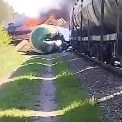 Ucrânia ataca ferrovias russas e maquinista morre após descarrilamento de trem
