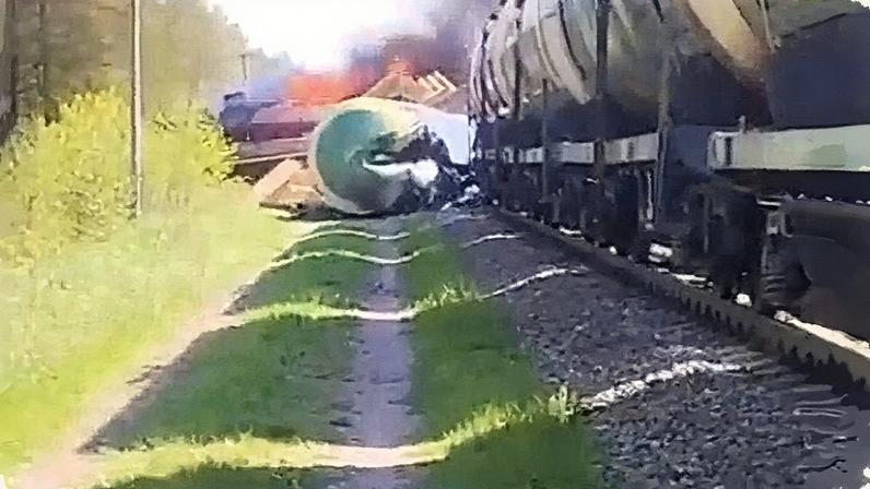 Acidente de trem atribuído a 'pessoas externas', segundo autoridades russas (Foto: Reprodução)