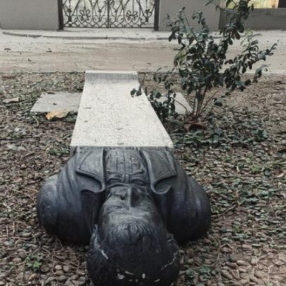 Busto de Mestre Valentim é danificado e será restaurado após vandalismo no parque