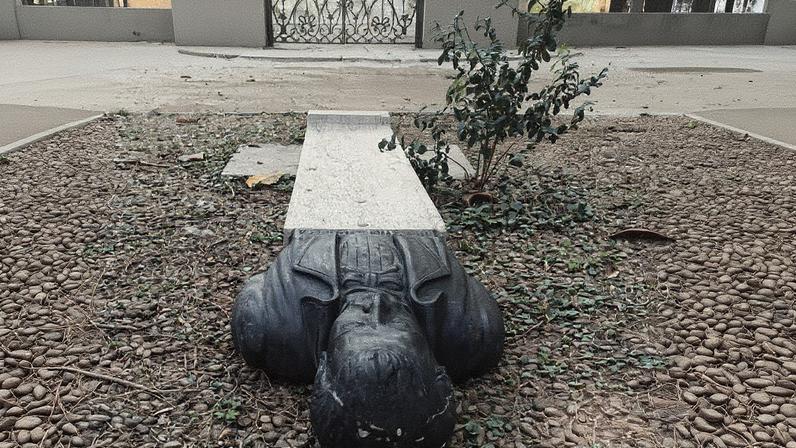 Busto do Mestre Valentim em exibição (Foto: Reprodução)