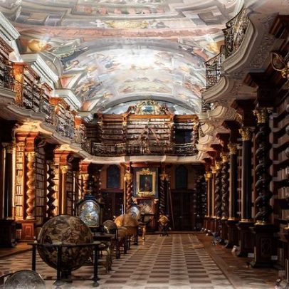 Dan Brown revela seus cinco locais preferidos em Praga para novo livro